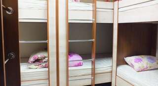 Гостиница Central Hostel Ufa Уфа Кровать в общем женском номере с 8 кроватями-4