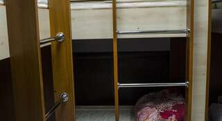 Гостиница Central Hostel Ufa Уфа Кровать в общем номере для мужчин с 8 кроватями-1